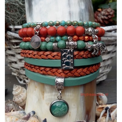 leren wikkel armband in brique met zacht groen leren wikkel armband in brique met zacht groen